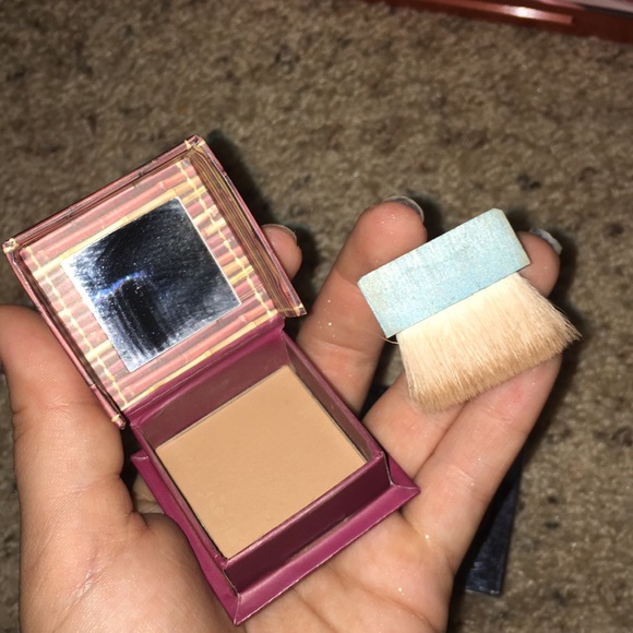 Hoola Benefit bronzer and an Urban Decay Highlight - Picture 2 of 5